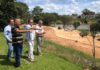 Prefeito de Firminópolis, confere obras próximo ao lago e já se mobiliza para reforma de clube municipal…
