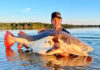 Goiano pesca pirarara de 70 kg e bate recorde mundial