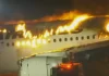 Avião com quase 400 pessoas pega fogo no Japão