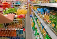 Cesta básica já consome mais da metade do salário mínimo no Brasil